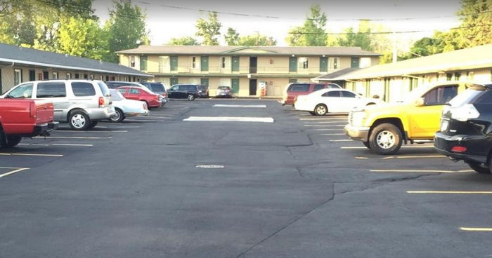 Currys Inn (Currys Motel) - Web Listing (newer photo)